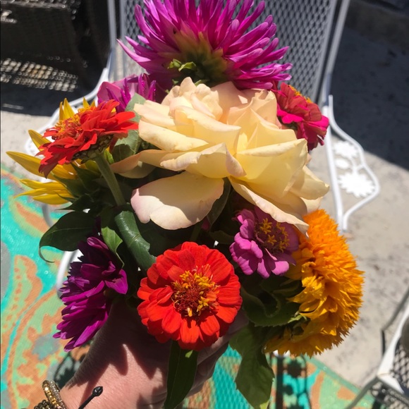 Meet your Posher😃! Hi 👋, I’m Sharon🎁 - Picture 3 of 8